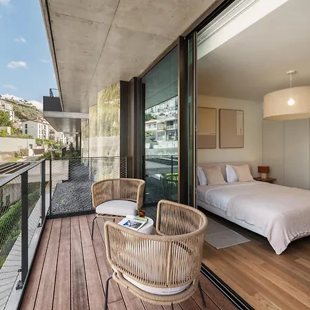 Savoy Monumentalis Iii By An Island פונשל