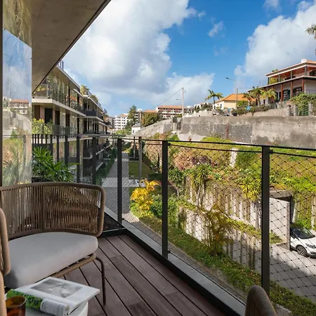 Savoy Monumentalis Iii By An Island *