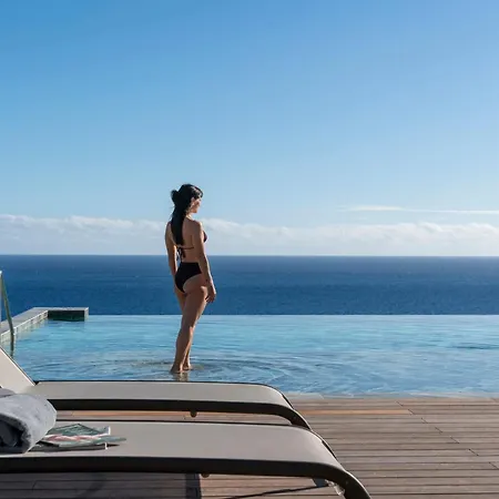 Savoy Monumentalis Iii By An Island *