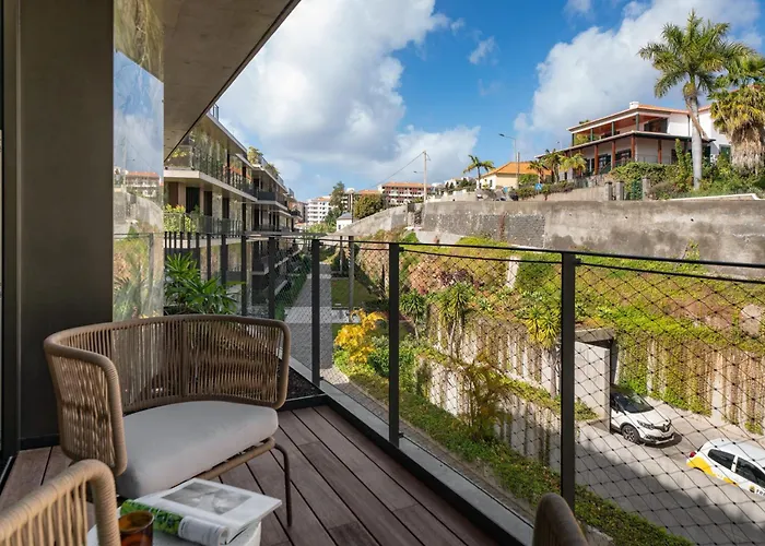 Savoy Monumentalis Iii By An Island *