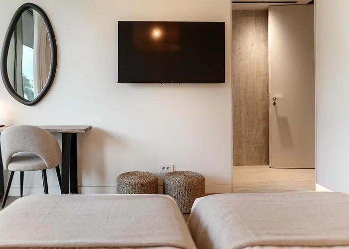 Savoy Monumentalis Iii By An Island *