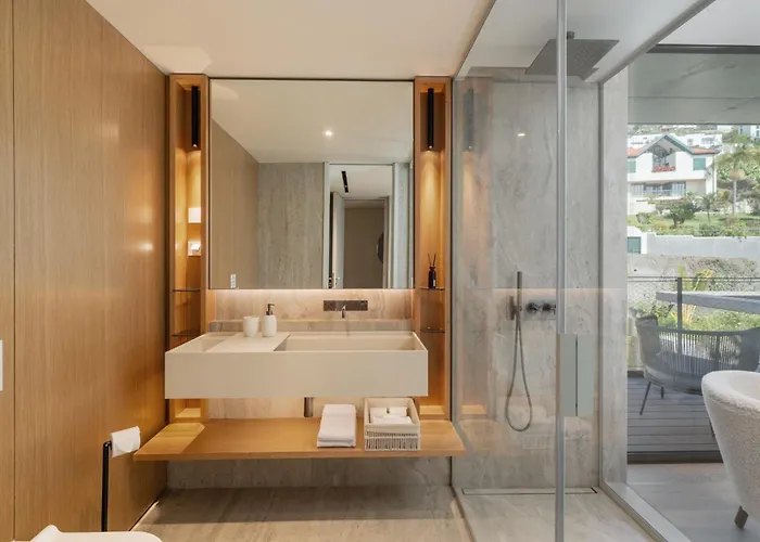 Savoy Monumentalis Iii By An Island