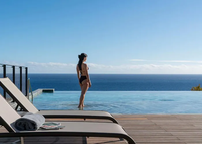 Savoy Monumentalis Iii By An Island *