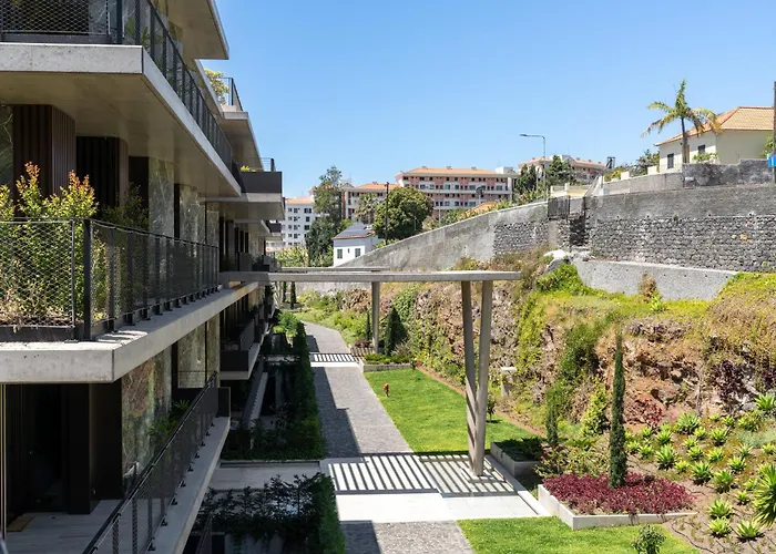 Savoy Monumentalis Iii By An Island