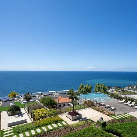 Savoy Monumentalis Iii By An Island Apartment *